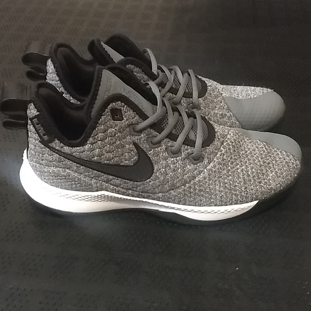 Nike Lebron Witness lll Mens size 9